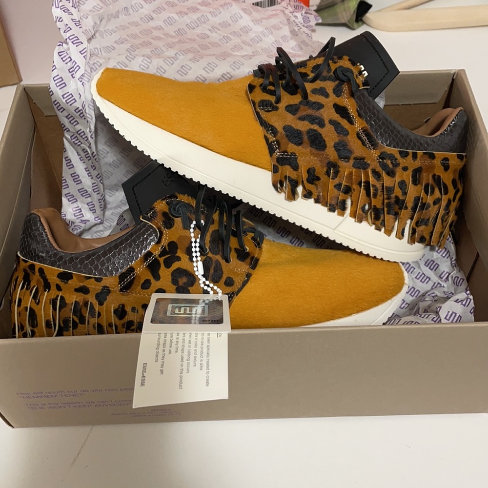 Esseutesse Leo Fringe Sneaker in Kayak